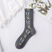 Charger l&#39;image dans la galerie, Chaussettes à Fleurs Brodées Vintage (5 paires)