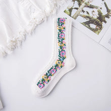 Charger l&#39;image dans la galerie, Chaussettes à Fleurs Brodées Vintage (5 paires)