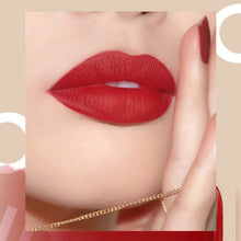 Charger l&#39;image dans la galerie, Ensemble de rouge à lèvres Velvet Matte avec pochette à chaîne Glamour